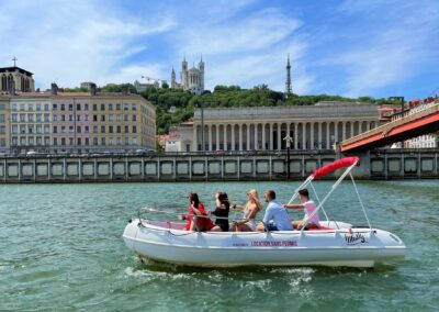 découvrir Lyon en louant un bateau sans permis